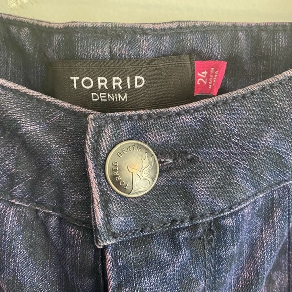 Rare Vintage Torrid Denim! - Purple & Pink Leopard Print Jeans - EUC - Size 24W - Picture 4 of 5